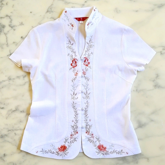 NWOT. Linen and Cotton Top w/Multicolor Embroidered Flowers & Handmade Buttons. - Picture 3 of 8